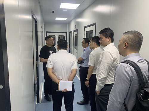 區(qū)委組織部副部長章城焰同志一行到我司走訪